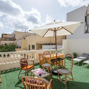Close To Airport, Double Bedroom, Sofa-bed, Private Bathroom For Adults And Children Aged 10 And Over Only , Gudja Malte